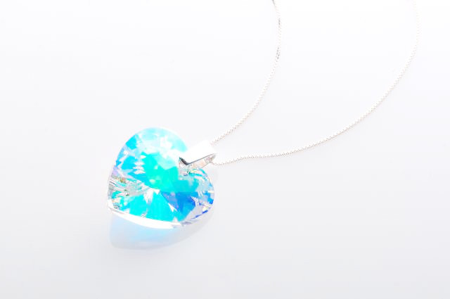 COLGANTE CRISTAL SWAROVSKI CORAZÓN AURORA BOREAL 28mm