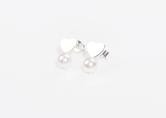 PENDIENTES CORAZÓN CON PERLA BLANCA