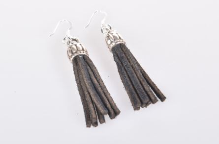 PENDIENTES KELEBEK POMPÓN NEGRO