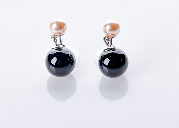 PENDIENTES PERTEGAZ PERLA CREAM Y AGATA NEGRA
