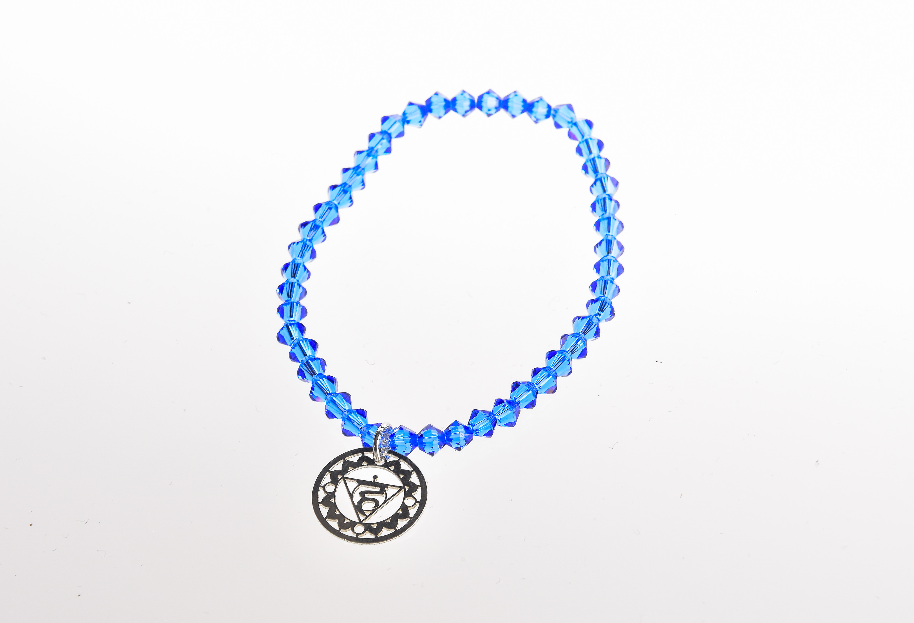 PULSERA  CRISTAL SWAROVSKI  CON CHAKRA PLATA VISUDDHA ( AZUL )