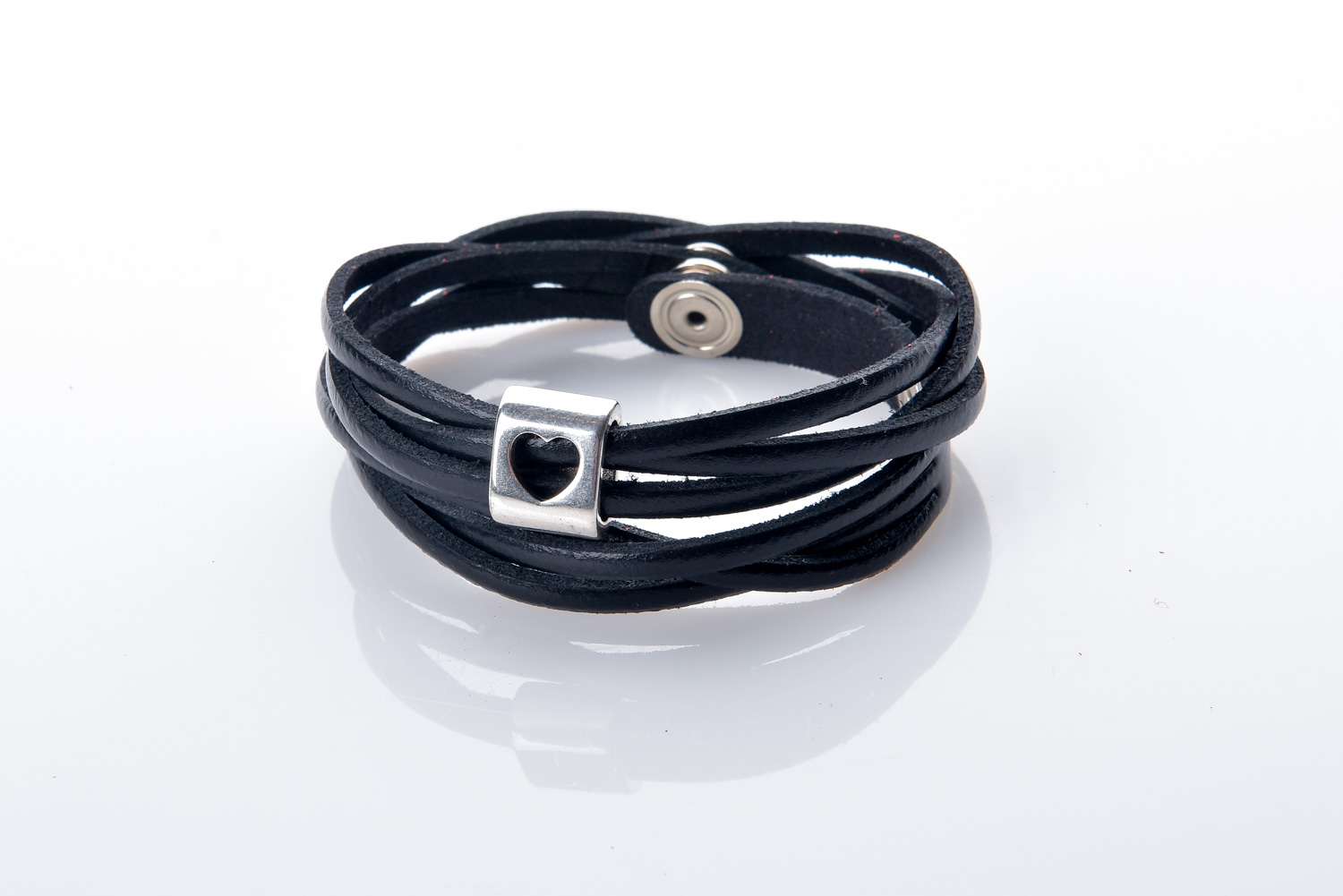 PULSERA CUERO NEGRO MULTIPLE CORAZÓN