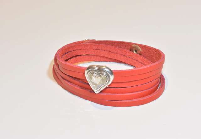 PULSERA CUERO ROJO MULTIPLE CORAZÓN CRISTAL